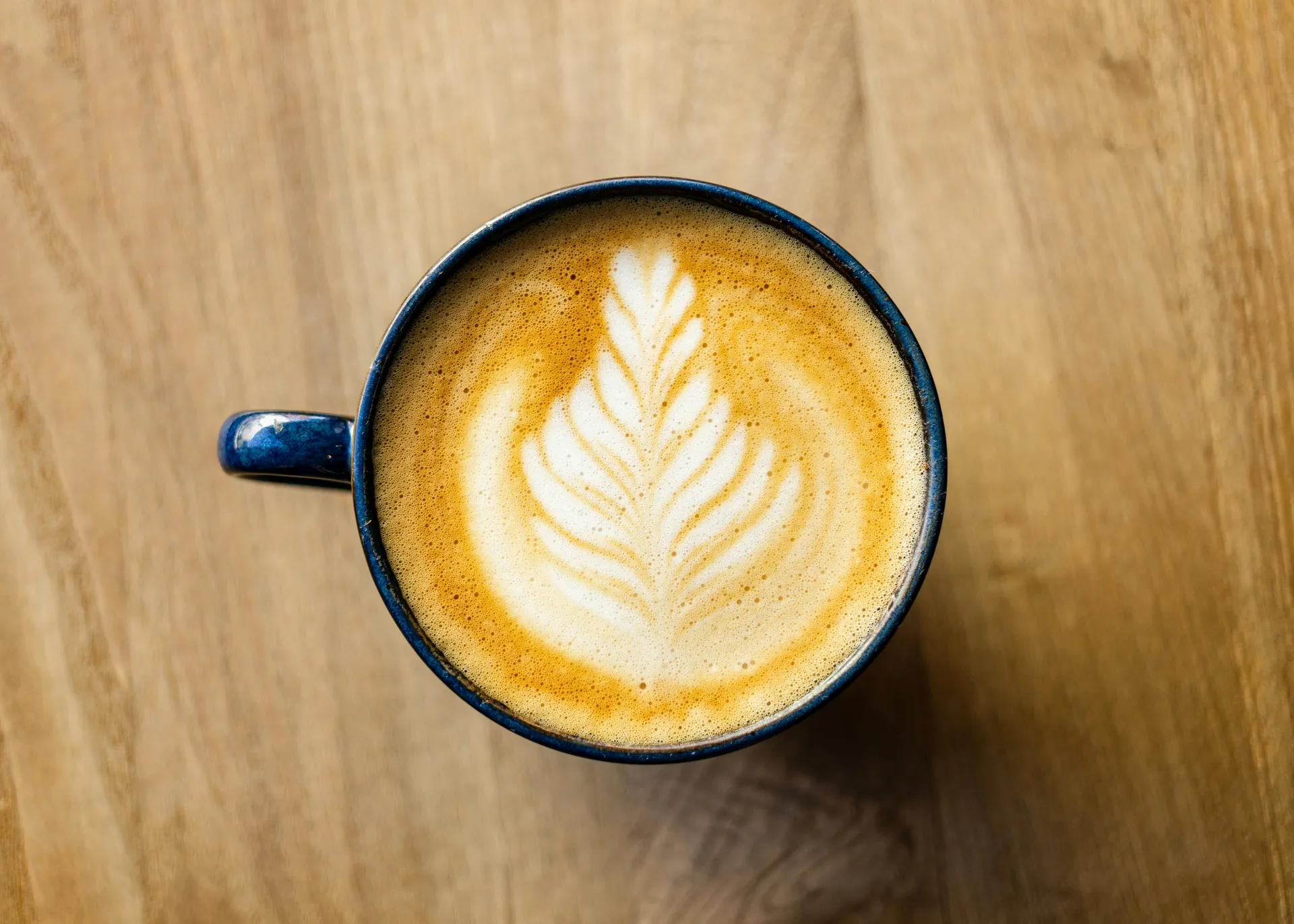 Latte art in blue mug